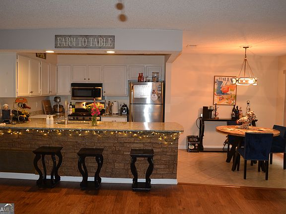 5th image of 404 Ridgefield Dr