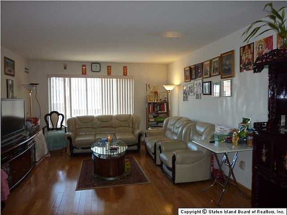 4th image of 25 Hope Ln