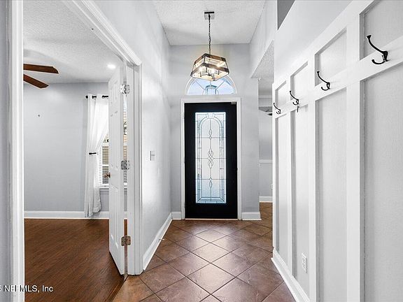4th image of 1041 BUTTERCUP Drive
