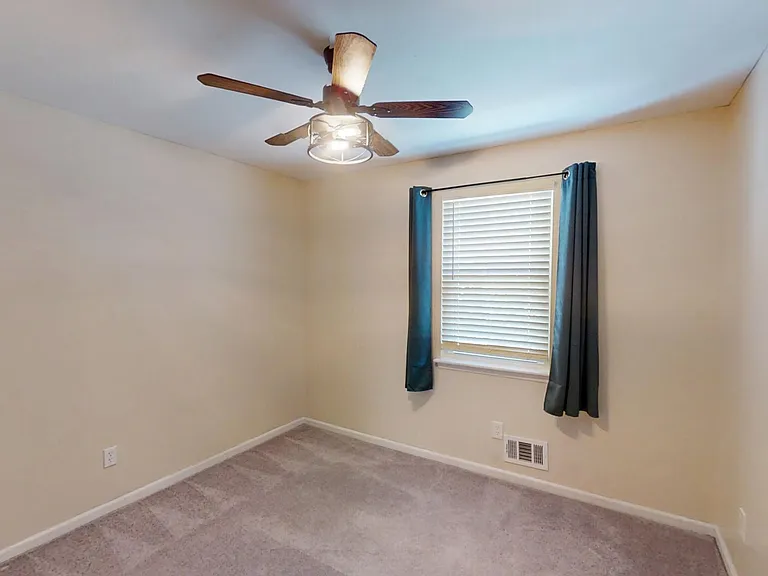 321 Oak Lake Dr — Photo 16