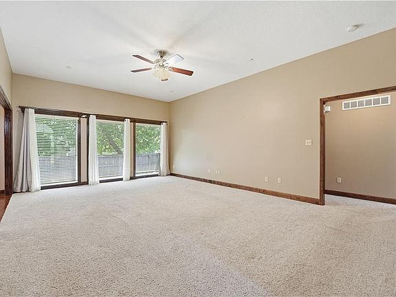5th image of 213 Blackjack Ave