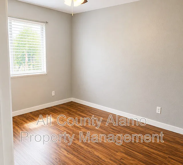429 Zachry Dr — Photo 5