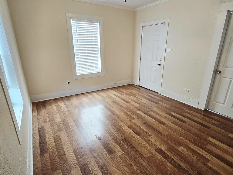 18 N Avenue C — Photo 8