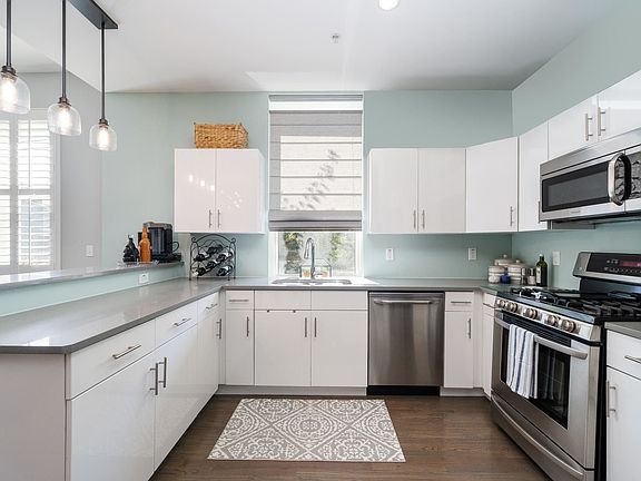5th image of 305 Whiton St APT 106