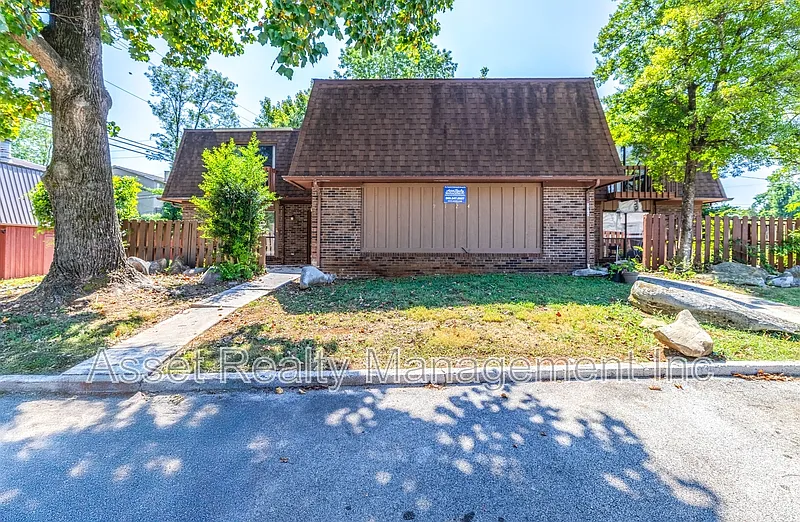 2 bed, 1.5 bath, 1500 sqft, $1,445 — Photo 1