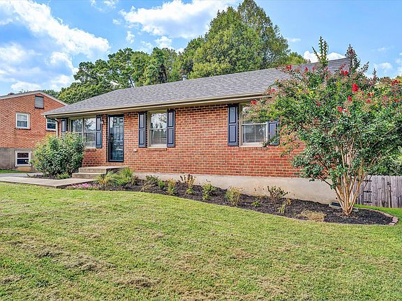 4th image of 2720 Tulip Ln