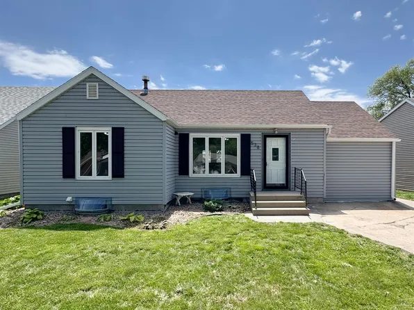 538 E 1st St, Minden, NE 68959