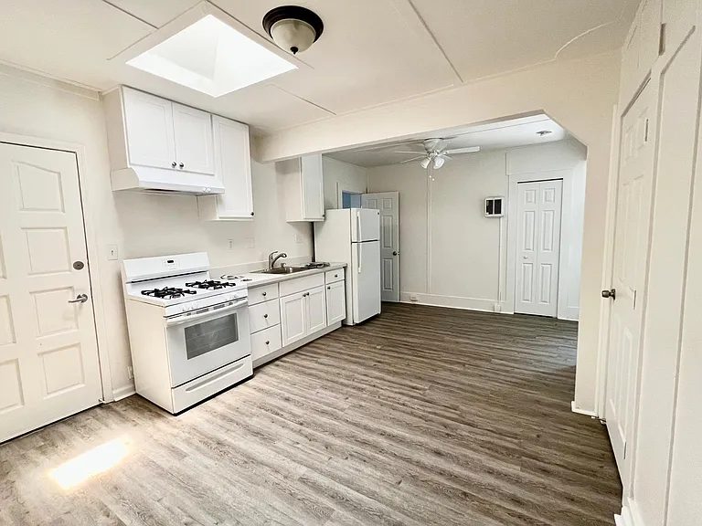221 Raymond St #9 — Photo 5