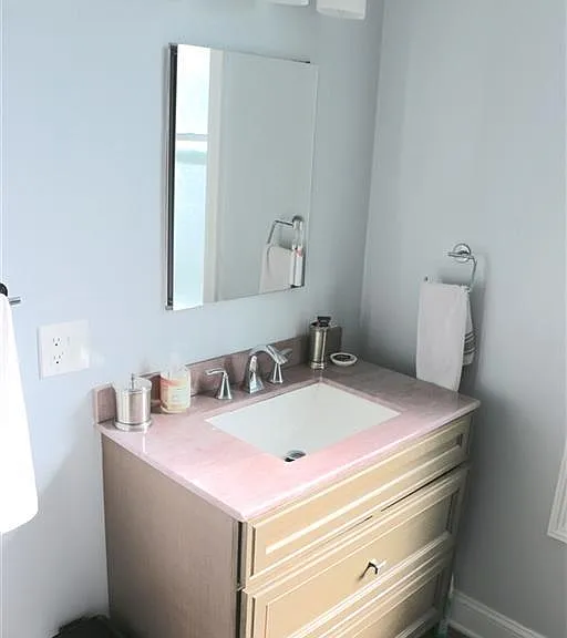 1000 Willow Ave #1 — Photo 11