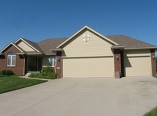 5698 NW 4th Ct, Des Moines, IA 50313
