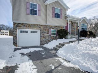 398 Hykes Rd E, Greencastle, PA 17225