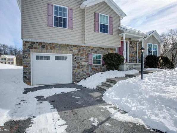 398 Hykes Rd E, Greencastle, PA 17225