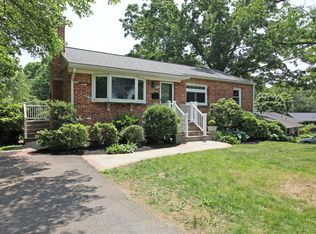6811 Glenmont St, Falls Church, VA 22042