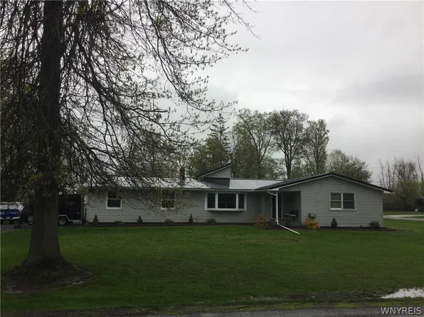 7987 Kathryn Dr, Akron, NY 14001