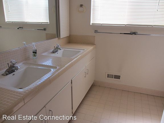 3rd image of 12767 Cambridge Dr