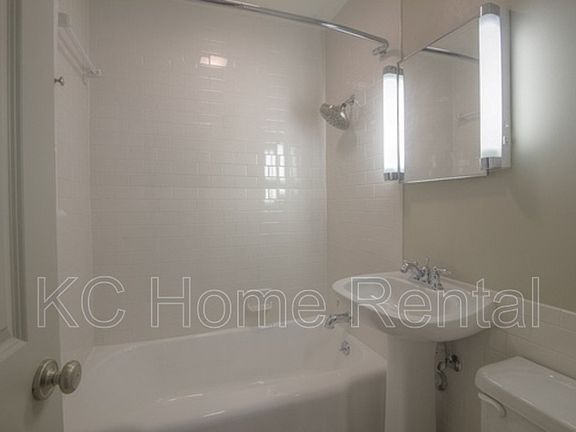 3rd image of 4524 Broadway Unit 6-J