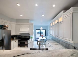 1706 N Willowspring Dr, Encinitas, CA 92024