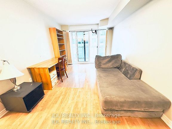 5th image of 761 Bay St Unit 907