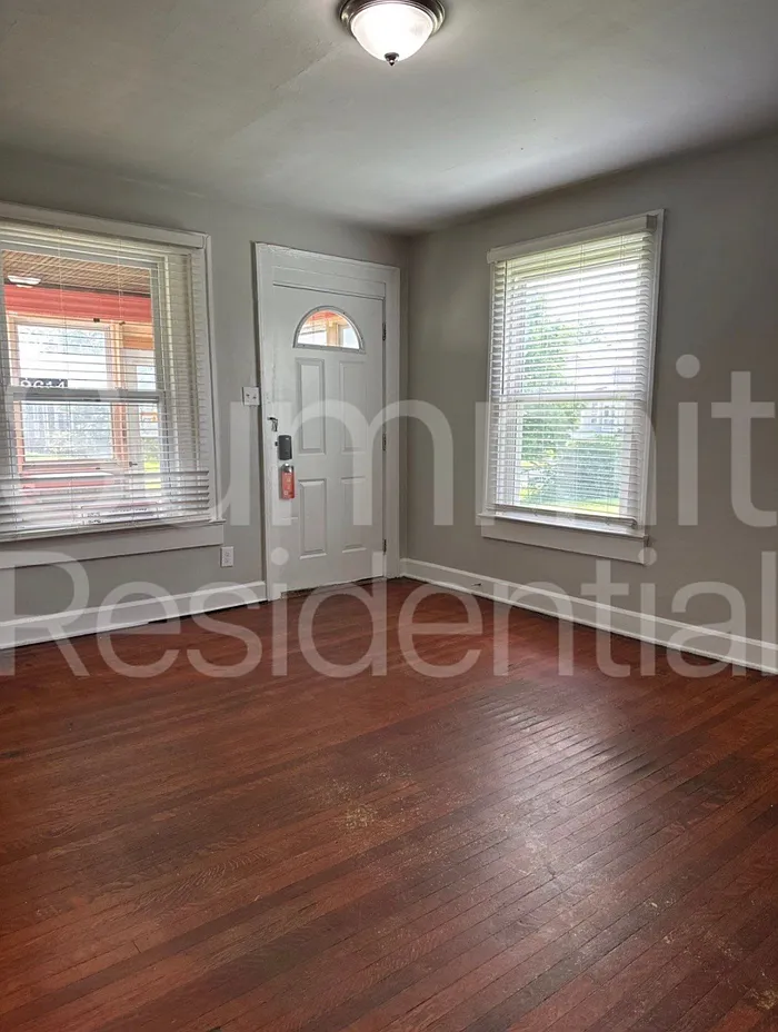 3 bed, 1.0 bath, 1176 sqft, $1,345 — Photo 2