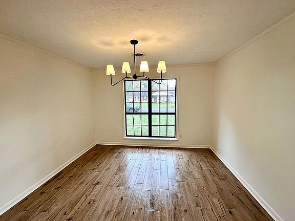 3rd image of 908 Holly Hill Dr