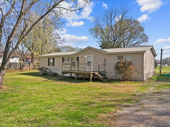 46 Pine St W, Chatsworth, GA 30705