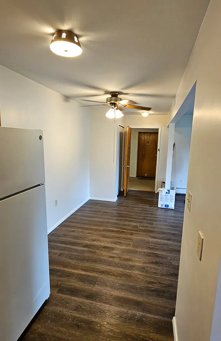 2 bed, 930 sqft, $1,000 — Photo 4