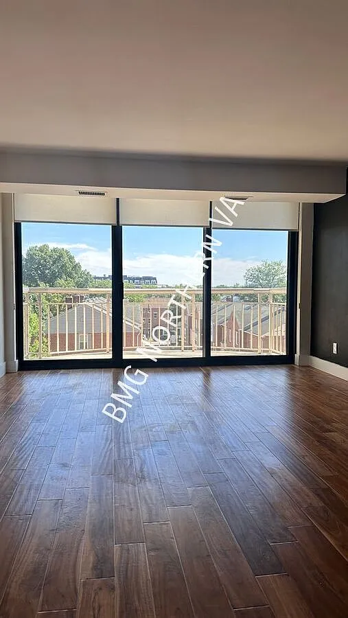 Bright And Spacious 1 Bed 1 Bath Condo With Balcony In Vibrant Braddock Place — Photo 3