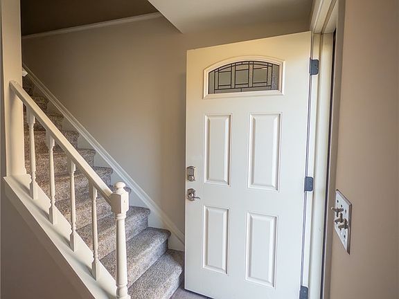 3rd image of 970 Hampton Ridge Dr