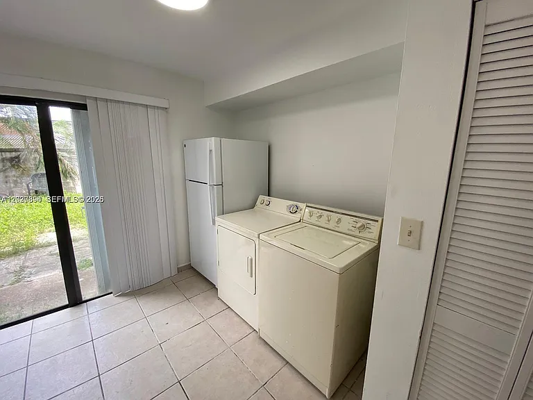 1813 SW 107th Ave #2402 — Photo 4