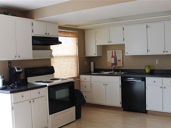 2nd image of 120 Freedom Ct #120