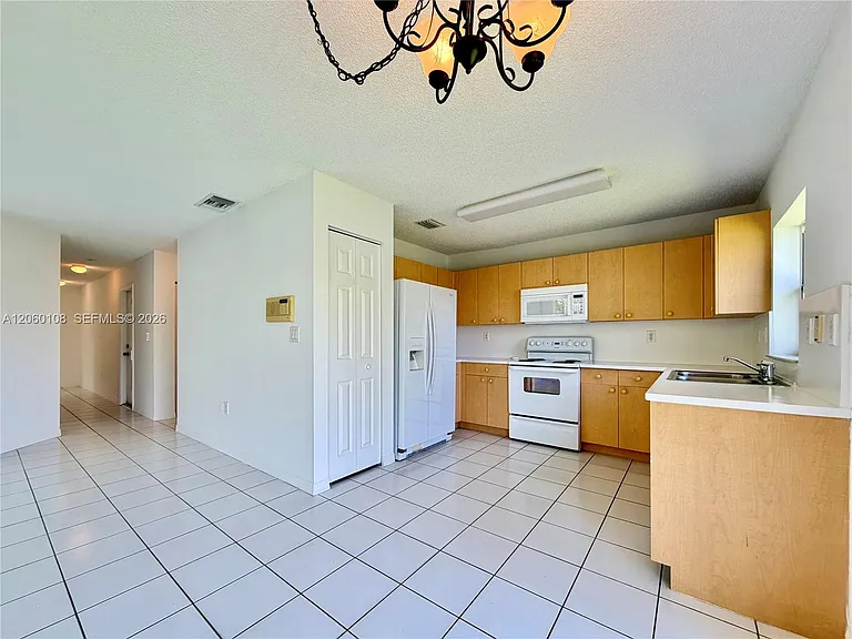 7557 SW 164th Ct — Photo 5