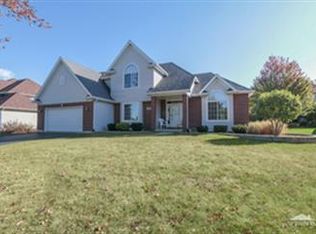 266 Willowwood Dr, Oswego, IL 60543