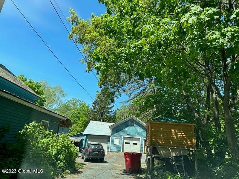 5th image of 4273 Main Street
