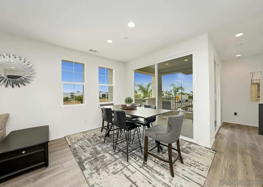 2 bed, 942 sqft, $3,425 — Photo 2