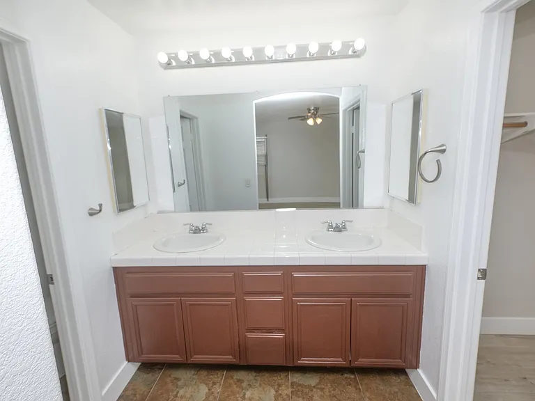 511 Stork St — Photo 19
