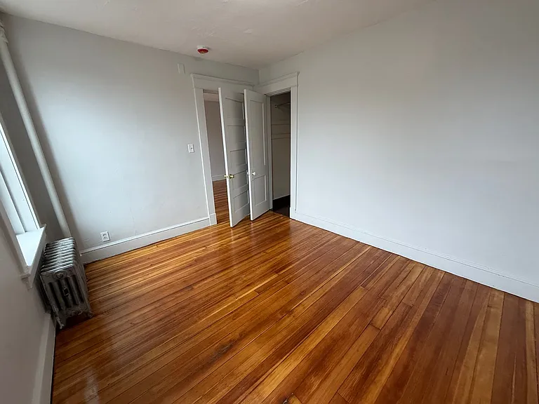 427 S Elm St — Photo 4