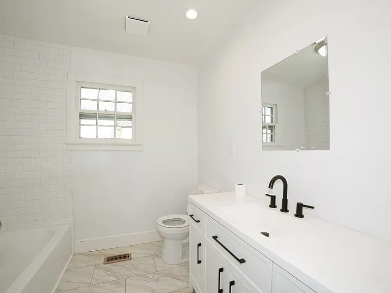 305 Hickory Ave SW — Photo 5