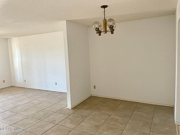 3rd image of 4006 Skyline Ave
