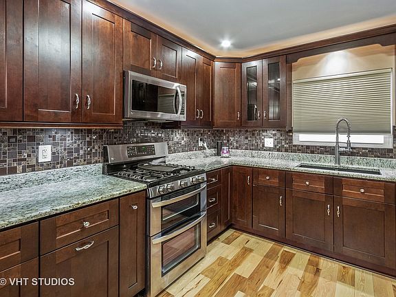 5th image of 502 Parkshore Dr