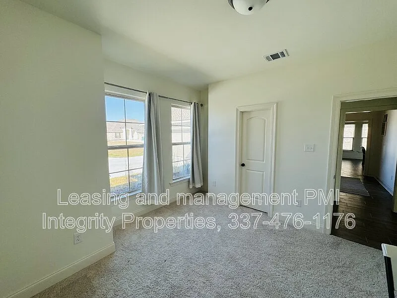 3 bed, 2.0 bath, 2157 sqft, $2,250 — Photo 2