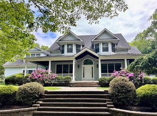 16 Turtle Pond Rd, Southampton, NY 11968