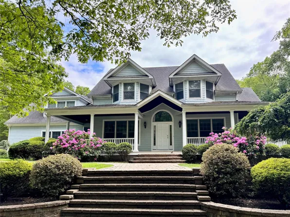 16 Turtle Pond Road, Southampton, NY 11968