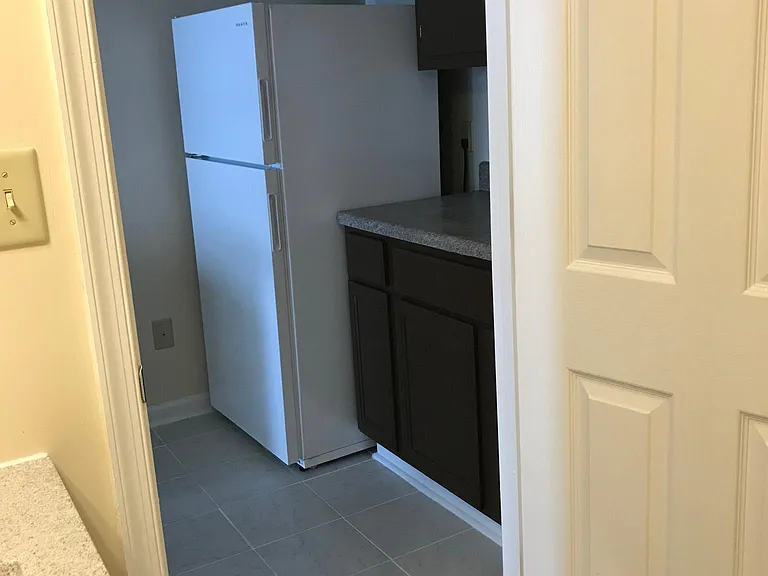 1017 Grove St #E — Photo 6
