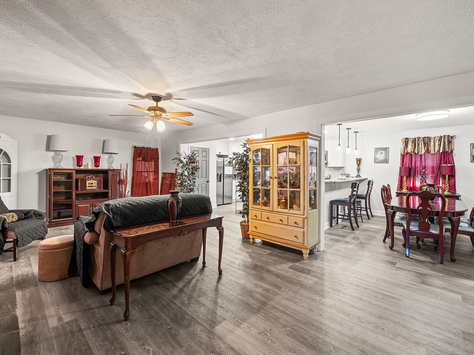 3 bed, 2245 sqft, $1,000 — Photo 3