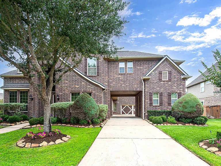 17430 Aberdeenshire Dr — Photo 2
