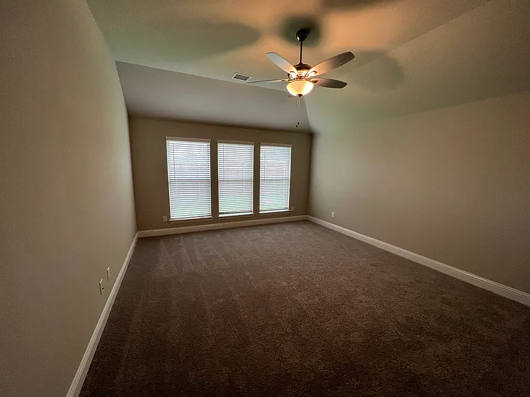 580 Bradley Dr — Photo 17