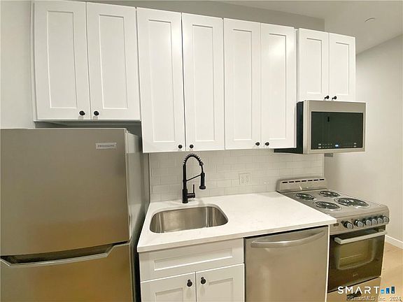 4th image of 51 Wall St #3