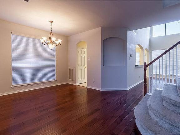 3rd image of 3829 Birchmont Dr