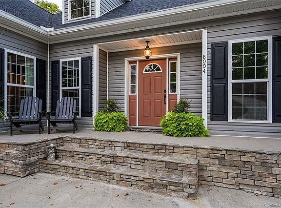 3rd image of 8004 Lakeview Dr