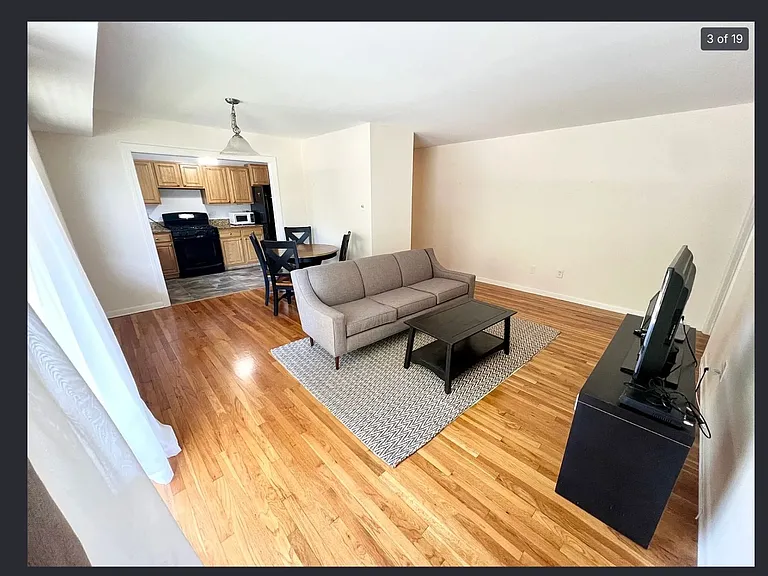 10527 Montrose Ave #104 — Photo 2
